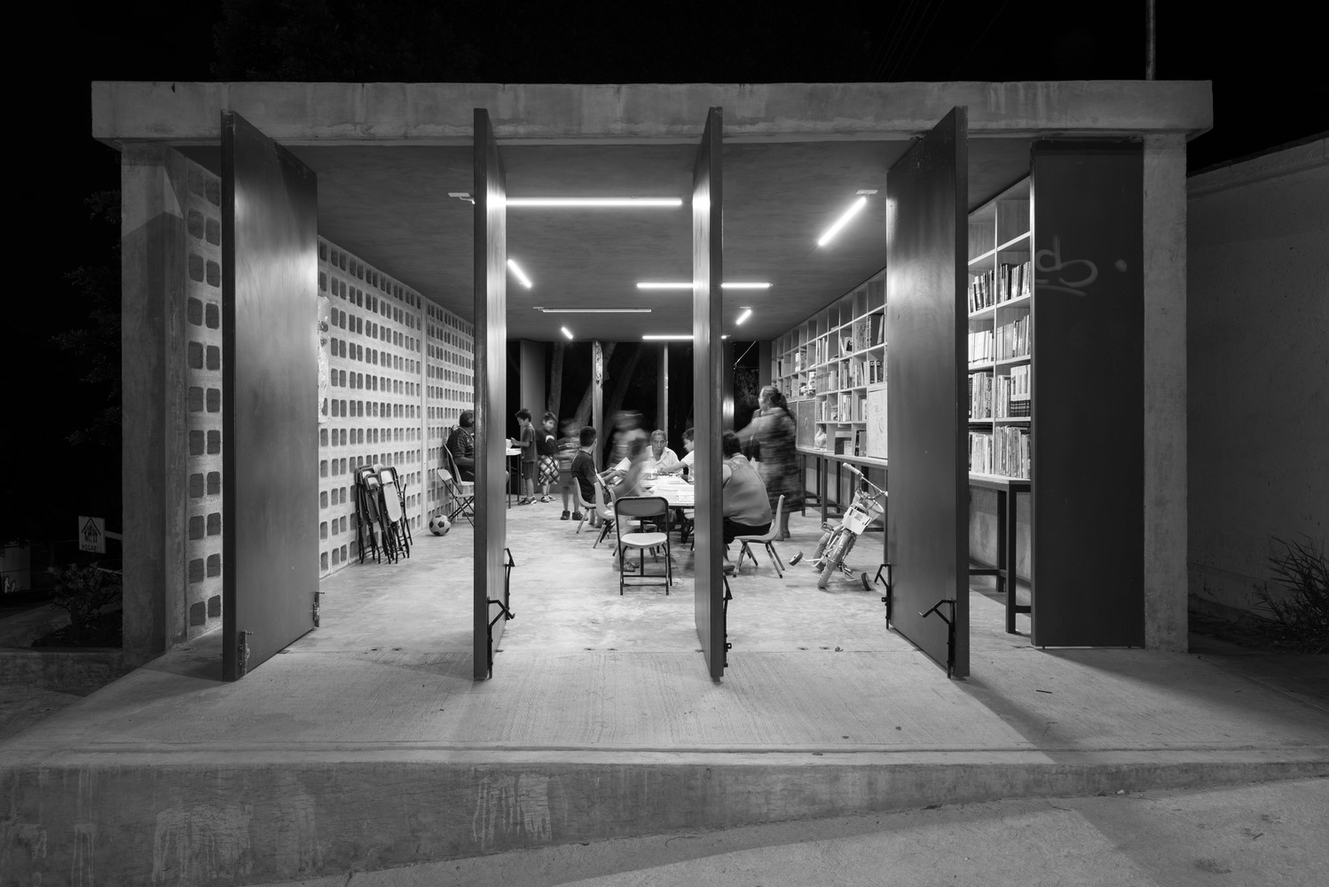 la seguridad a través de salas de lectura | F. Camino